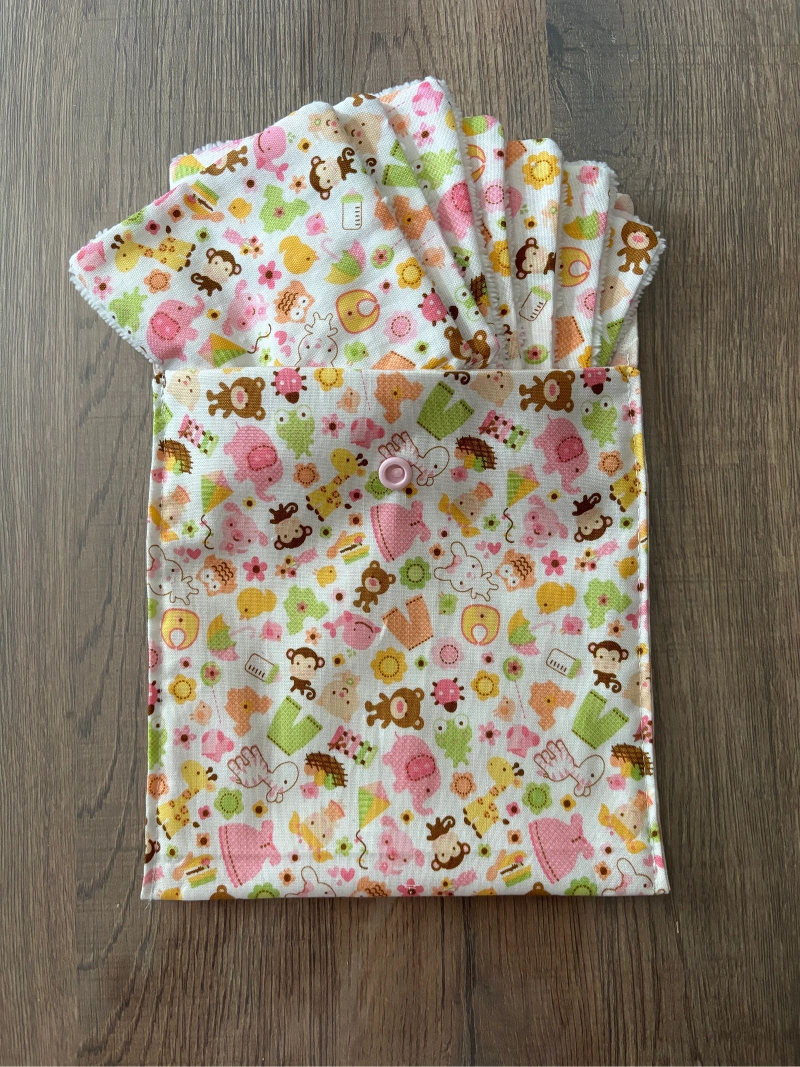 Lot de 7 lingettes et leur pochette 